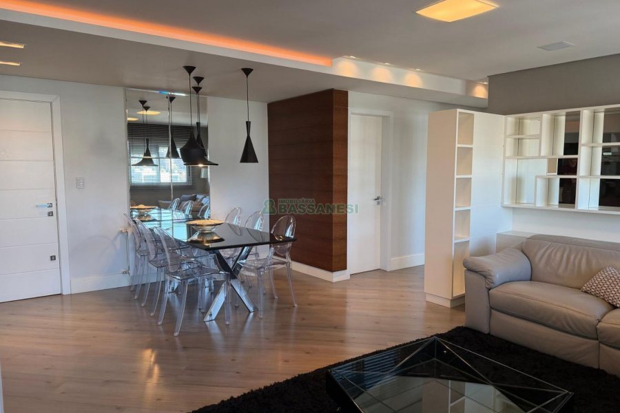 Apartamento com 126m², 2 dormitórios, 3 vagas, no bairro Pio X em Caxias do Sul para Comprar