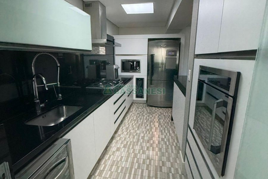Apartamento com 126m², 2 dormitórios, 3 vagas, no bairro Pio X em Caxias do Sul para Comprar