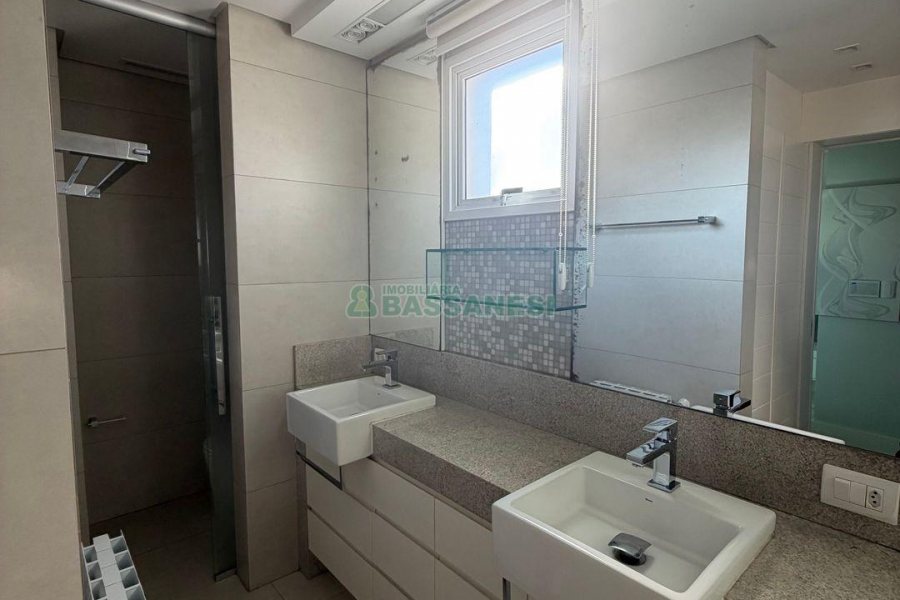 Apartamento com 126m², 2 dormitórios, 3 vagas, no bairro Pio X em Caxias do Sul para Comprar
