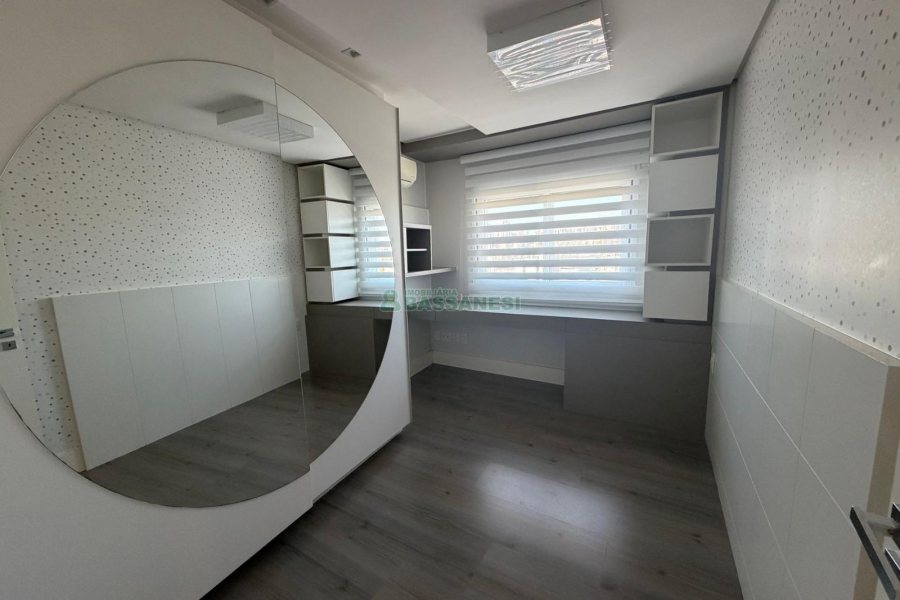 Apartamento com 126m², 2 dormitórios, 3 vagas, no bairro Pio X em Caxias do Sul para Comprar