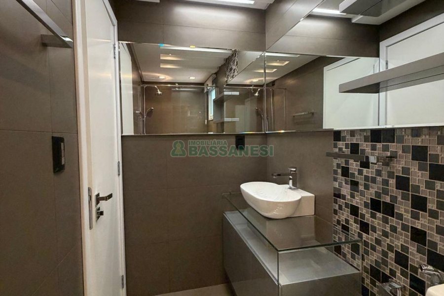 Apartamento com 126m², 2 dormitórios, 3 vagas, no bairro Pio X em Caxias do Sul para Comprar
