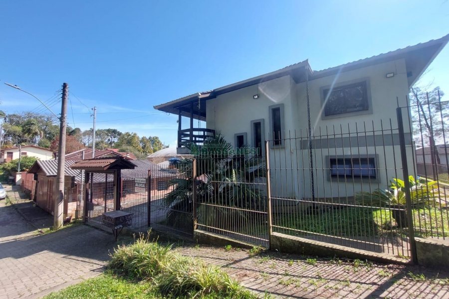 Casa Mobiliada com 115m², 3 dormitórios, 3 vagas, no bairro São Virgílio em Caxias do Sul para Alugar