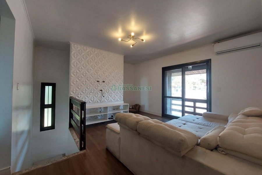Casa Mobiliada com 115m², 3 dormitórios, 3 vagas, no bairro São Virgílio em Caxias do Sul para Alugar