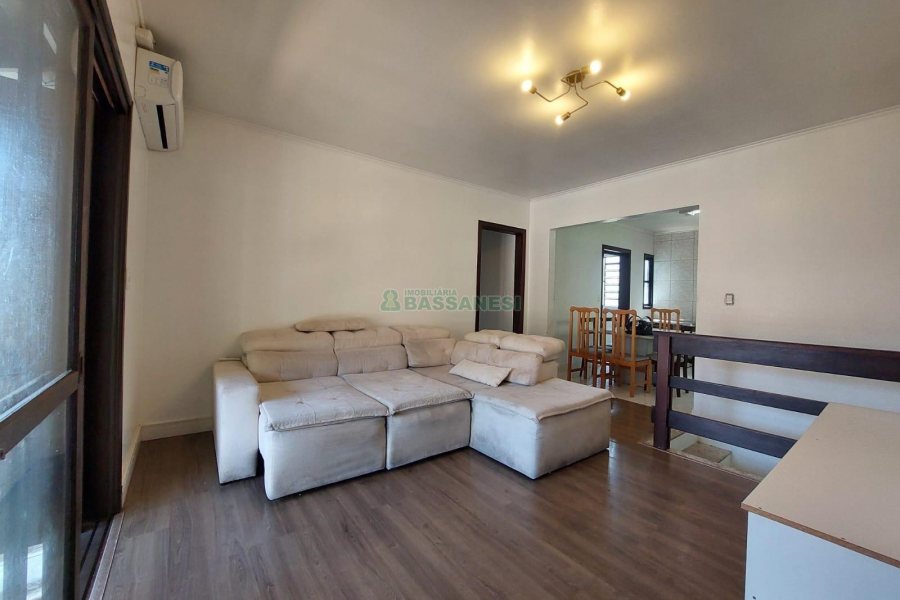 Casa Mobiliada com 115m², 3 dormitórios, 3 vagas, no bairro São Virgílio em Caxias do Sul para Alugar