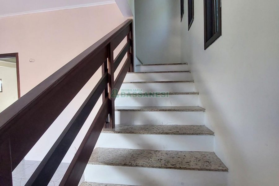 Casa Mobiliada com 115m², 3 dormitórios, 3 vagas, no bairro São Virgílio em Caxias do Sul para Alugar