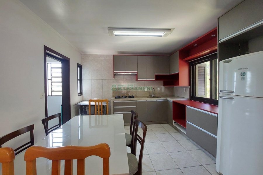 Casa Mobiliada com 115m², 3 dormitórios, 3 vagas, no bairro São Virgílio em Caxias do Sul para Alugar