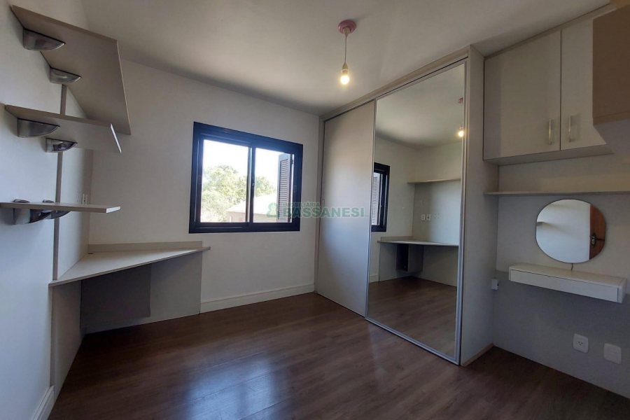 Casa Mobiliada com 115m², 3 dormitórios, 3 vagas, no bairro São Virgílio em Caxias do Sul para Alugar