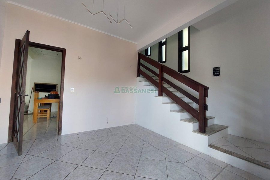 Casa Mobiliada com 115m², 3 dormitórios, 3 vagas, no bairro São Virgílio em Caxias do Sul para Alugar