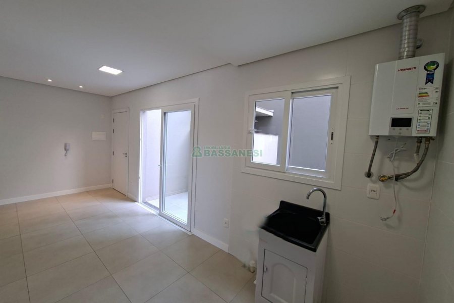 Apartamento com 50m², 2 dormitórios, 1 vaga, no bairro São Leopoldo em Caxias do Sul para Alugar