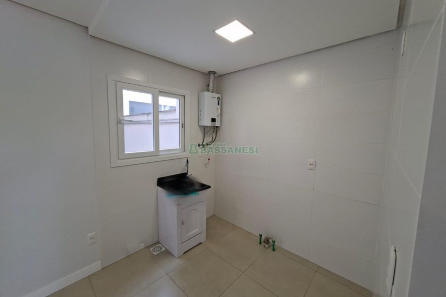 Apartamento com 50m², 2 dormitórios, 1 vaga, no bairro São Leopoldo em Caxias do Sul para Alugar