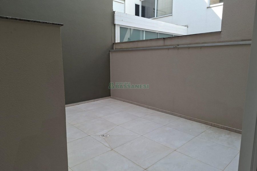 Apartamento com 50m², 2 dormitórios, 1 vaga, no bairro São Leopoldo em Caxias do Sul para Alugar