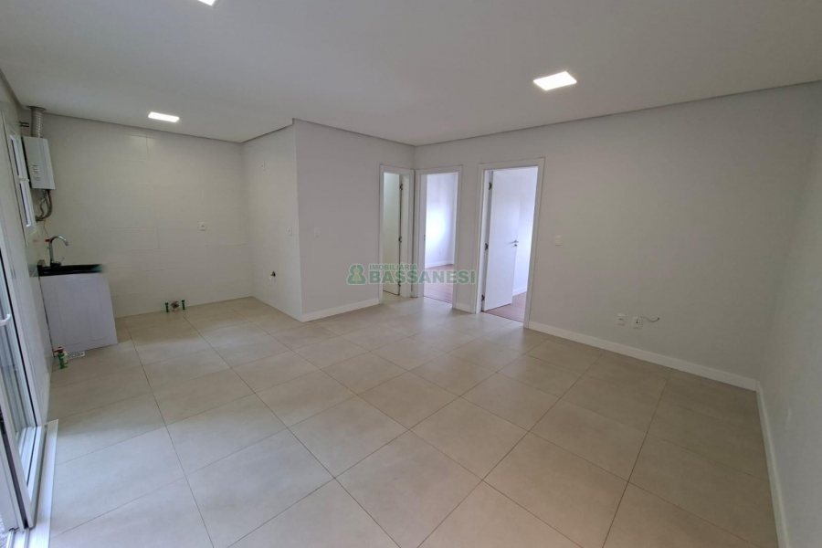 Apartamento com 50m², 2 dormitórios, 1 vaga, no bairro São Leopoldo em Caxias do Sul para Alugar