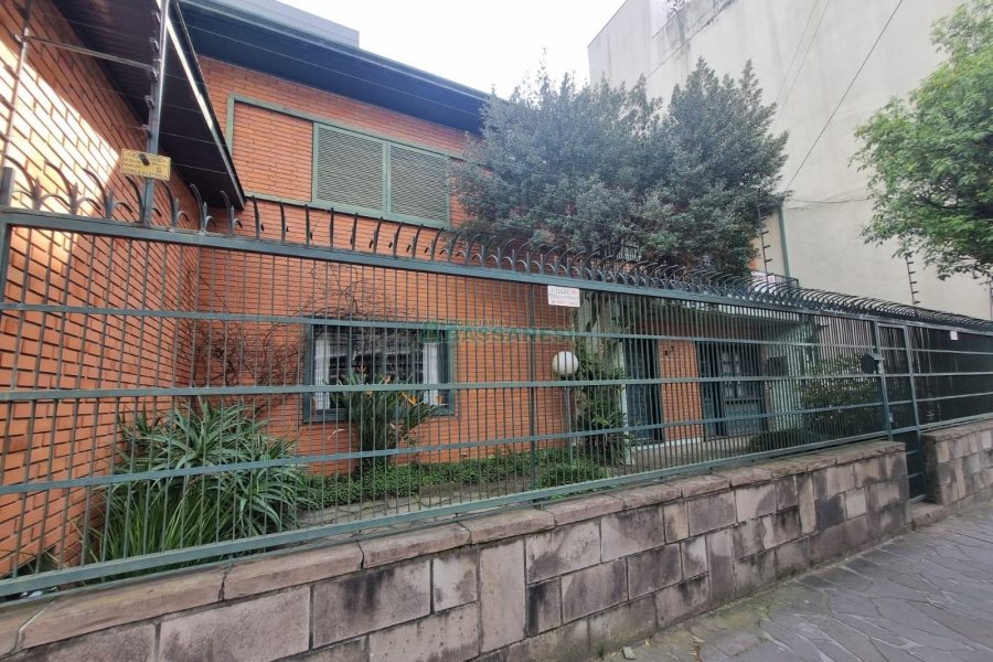 Casa com 311m², 3 dormitórios, 4 vagas, no bairro São Pelegrino em Caxias do Sul para Comprar