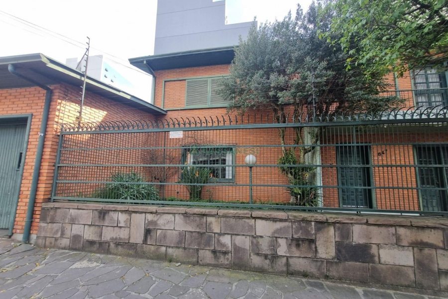 Casa com 311m², 3 dormitórios, 4 vagas, no bairro São Pelegrino em Caxias do Sul para Comprar