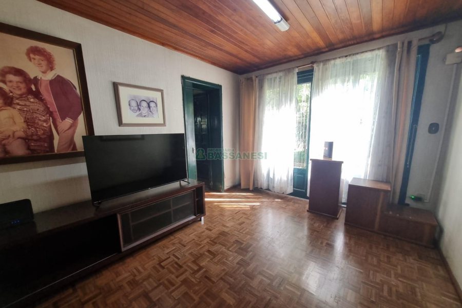 Casa com 311m², 3 dormitórios, 4 vagas, no bairro São Pelegrino em Caxias do Sul para Comprar