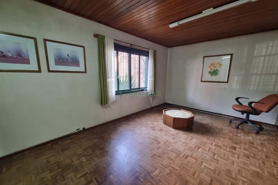 Casa com 311m², 3 dormitórios, 4 vagas, no bairro São Pelegrino em Caxias do Sul para Comprar