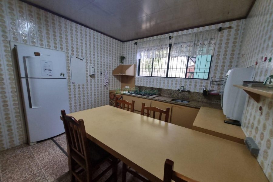 Casa com 311m², 3 dormitórios, 4 vagas, no bairro São Pelegrino em Caxias do Sul para Comprar