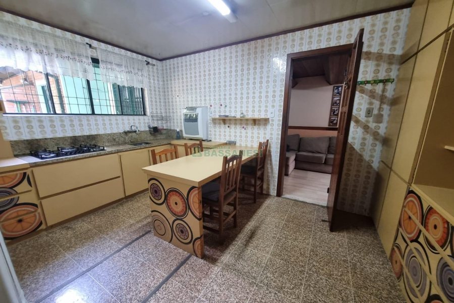Casa com 311m², 3 dormitórios, 4 vagas, no bairro São Pelegrino em Caxias do Sul para Comprar