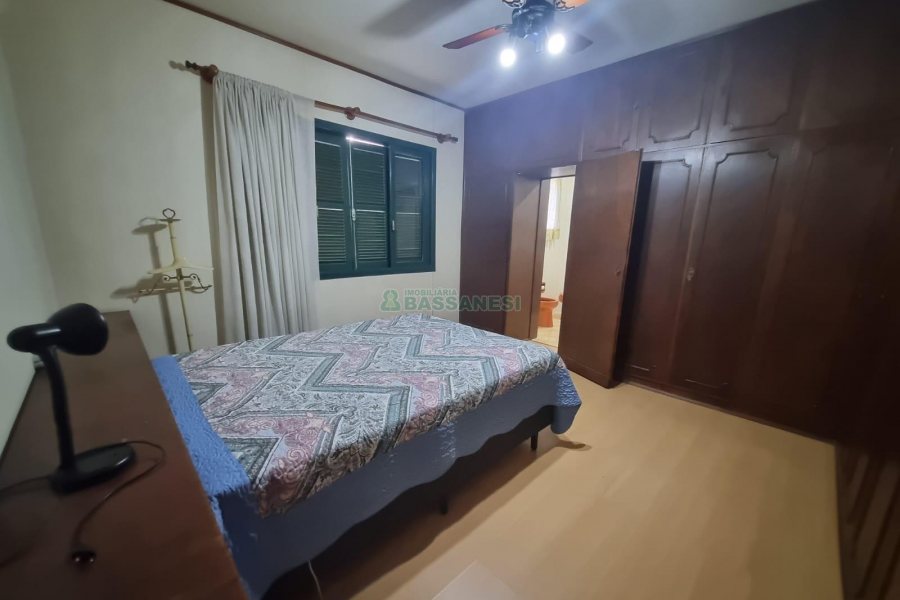Casa com 311m², 3 dormitórios, 4 vagas, no bairro São Pelegrino em Caxias do Sul para Comprar