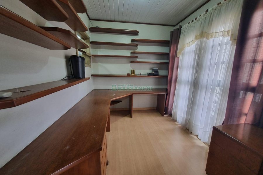 Casa com 311m², 3 dormitórios, 4 vagas, no bairro São Pelegrino em Caxias do Sul para Comprar