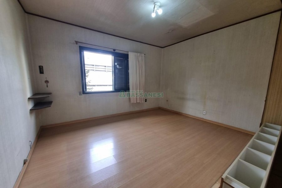 Casa com 311m², 3 dormitórios, 4 vagas, no bairro São Pelegrino em Caxias do Sul para Comprar