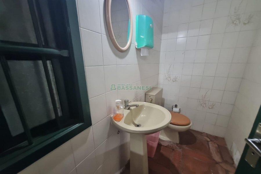 Casa com 311m², 3 dormitórios, 4 vagas, no bairro São Pelegrino em Caxias do Sul para Comprar