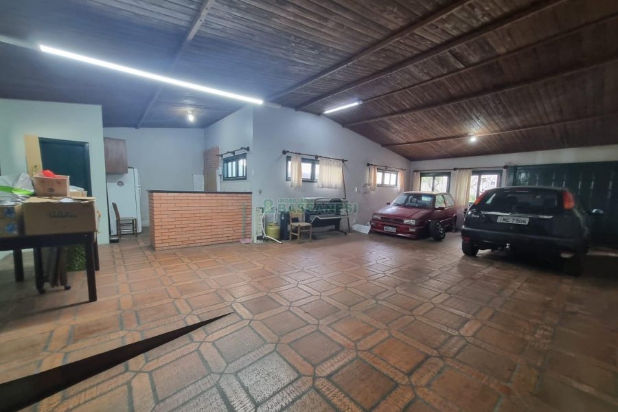 Casa com 311m², 3 dormitórios, 4 vagas, no bairro São Pelegrino em Caxias do Sul para Comprar