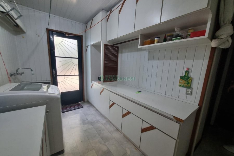 Casa com 311m², 3 dormitórios, 4 vagas, no bairro São Pelegrino em Caxias do Sul para Comprar