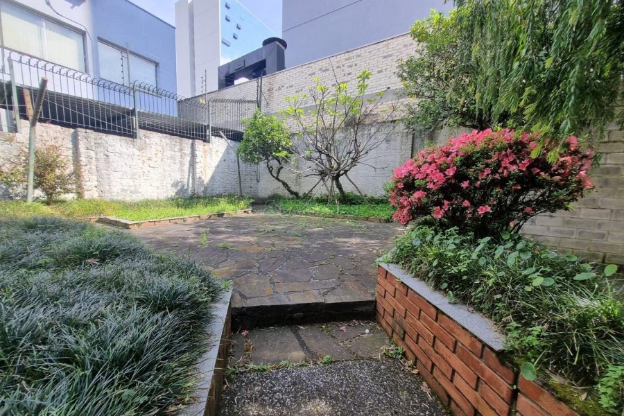 Casa com 311m², 3 dormitórios, 4 vagas, no bairro São Pelegrino em Caxias do Sul para Comprar