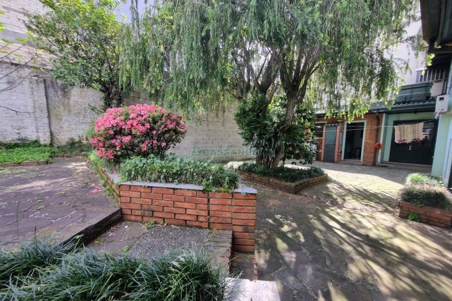 Casa com 311m², 3 dormitórios, 4 vagas, no bairro São Pelegrino em Caxias do Sul para Comprar