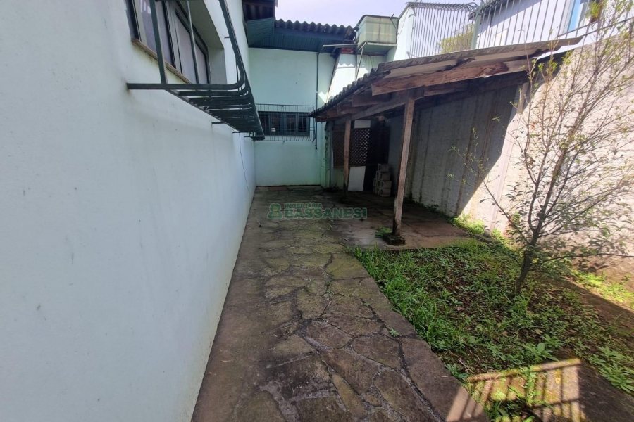 Casa com 311m², 3 dormitórios, 4 vagas, no bairro São Pelegrino em Caxias do Sul para Comprar