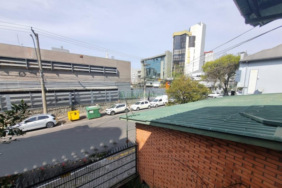 Casa com 311m², 3 dormitórios, 4 vagas, no bairro São Pelegrino em Caxias do Sul para Comprar