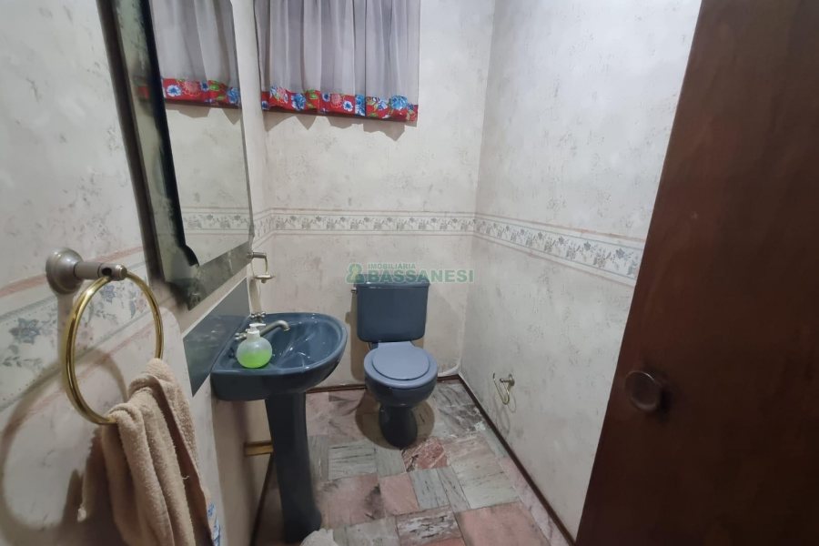 Casa com 311m², 3 dormitórios, 4 vagas, no bairro São Pelegrino em Caxias do Sul para Comprar