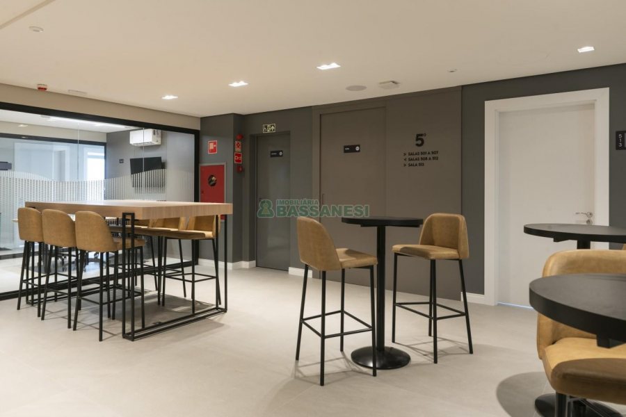 Sala com 17m², no bairro Exposição em Caxias do Sul para Comprar