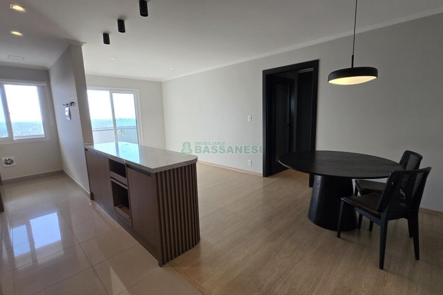 Apto Mobiliado com 88m², 3 dormitórios, 2 vagas, no bairro Madureira em Caxias do Sul para Alugar