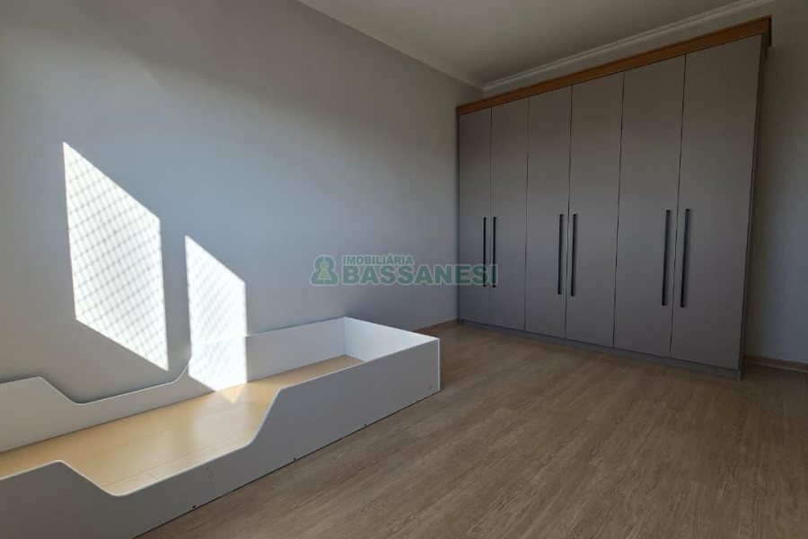 Apto Mobiliado com 88m², 3 dormitórios, 2 vagas, no bairro Madureira em Caxias do Sul para Alugar
