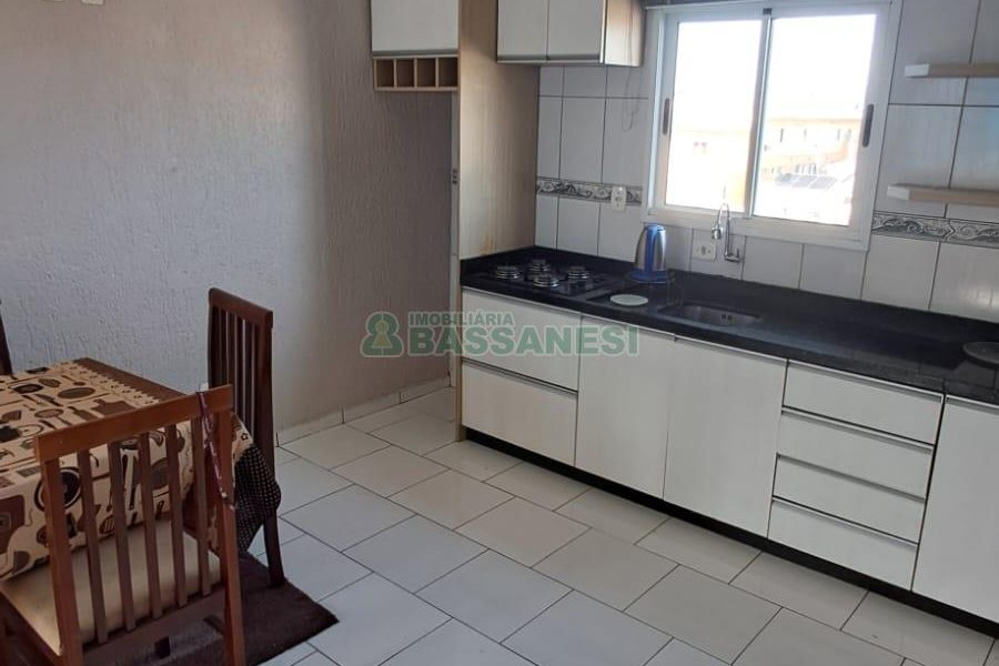 Sobrado com 85m², 2 dormitórios, 1 vaga, no bairro Salgado Filho em Caxias do Sul para Comprar