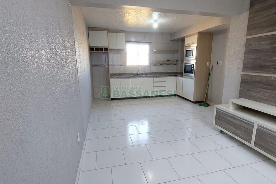 Sobrado com 85m², 2 dormitórios, 1 vaga, no bairro Salgado Filho em Caxias do Sul para Comprar