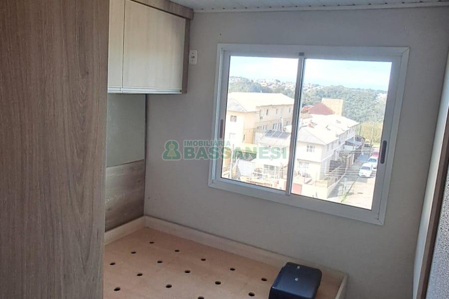 Sobrado com 85m², 2 dormitórios, 1 vaga, no bairro Salgado Filho em Caxias do Sul para Comprar