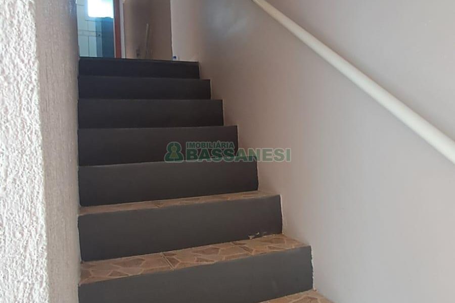 Sobrado com 85m², 2 dormitórios, 1 vaga, no bairro Salgado Filho em Caxias do Sul para Comprar