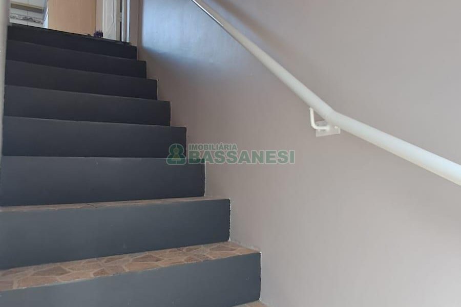 Sobrado com 85m², 2 dormitórios, 1 vaga, no bairro Salgado Filho em Caxias do Sul para Comprar