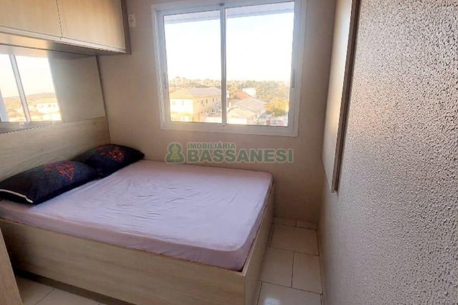 Sobrado com 85m², 2 dormitórios, 1 vaga, no bairro Salgado Filho em Caxias do Sul para Comprar