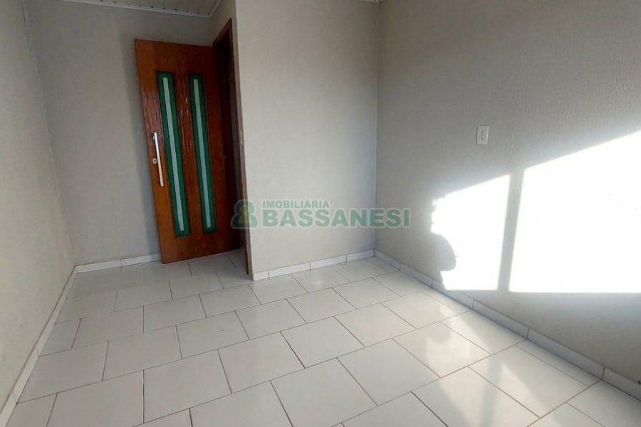 Sobrado com 85m², 2 dormitórios, 1 vaga, no bairro Salgado Filho em Caxias do Sul para Comprar