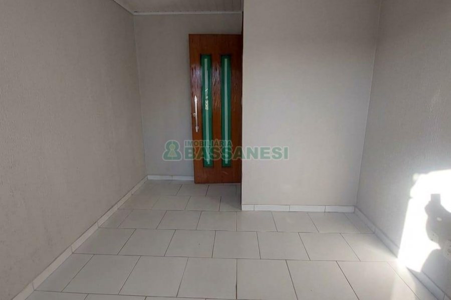 Sobrado com 85m², 2 dormitórios, 1 vaga, no bairro Salgado Filho em Caxias do Sul para Comprar