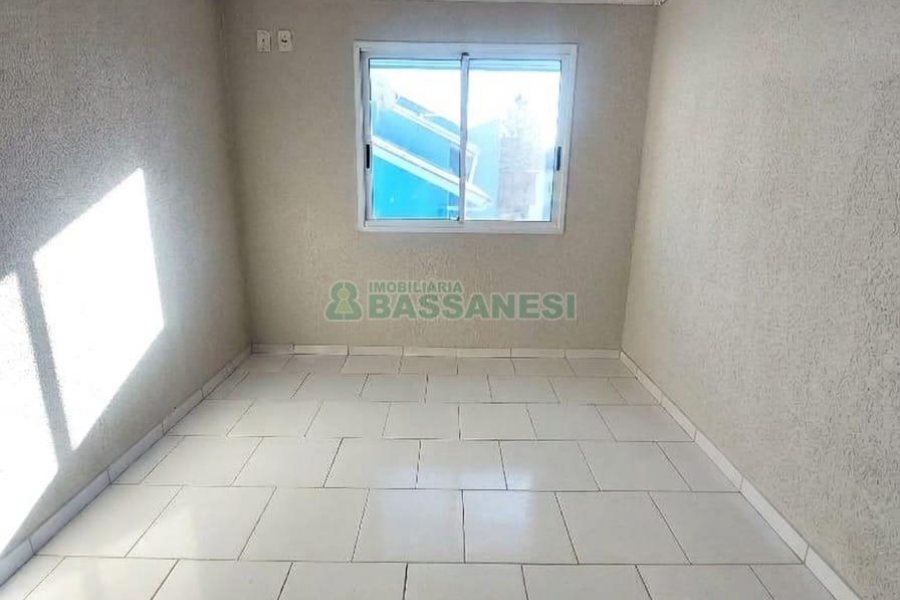 Sobrado com 85m², 2 dormitórios, 1 vaga, no bairro Salgado Filho em Caxias do Sul para Comprar