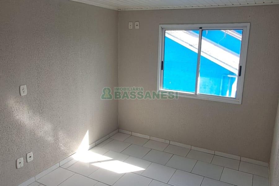 Sobrado com 85m², 2 dormitórios, 1 vaga, no bairro Salgado Filho em Caxias do Sul para Comprar