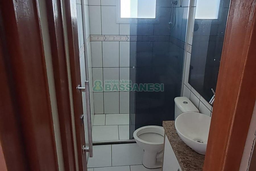 Sobrado com 85m², 2 dormitórios, 1 vaga, no bairro Salgado Filho em Caxias do Sul para Comprar