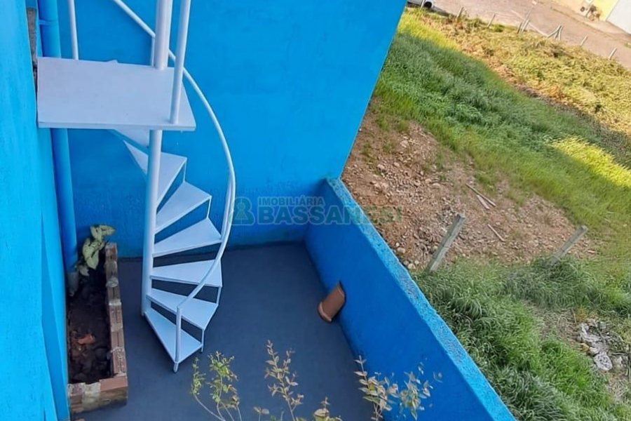 Sobrado com 85m², 2 dormitórios, 1 vaga, no bairro Salgado Filho em Caxias do Sul para Comprar