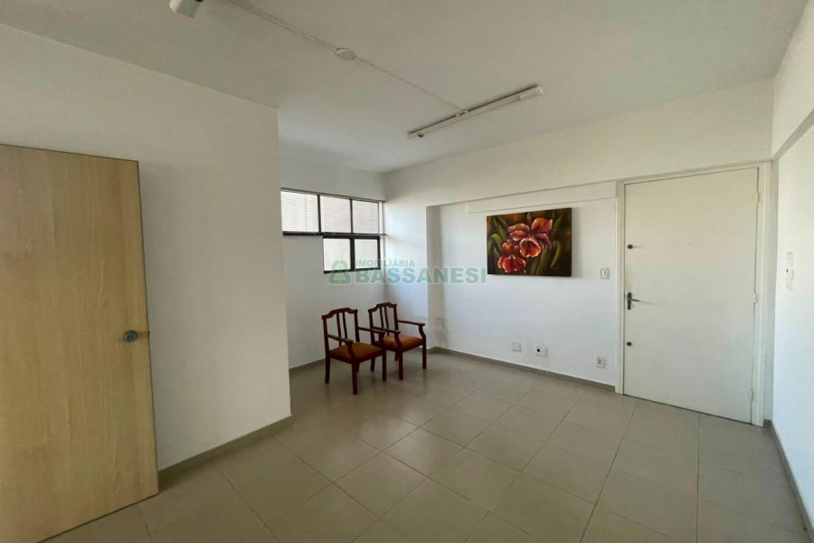 Sala com 47m², 1 vaga, no bairro Rio Branco em Caxias do Sul para Comprar