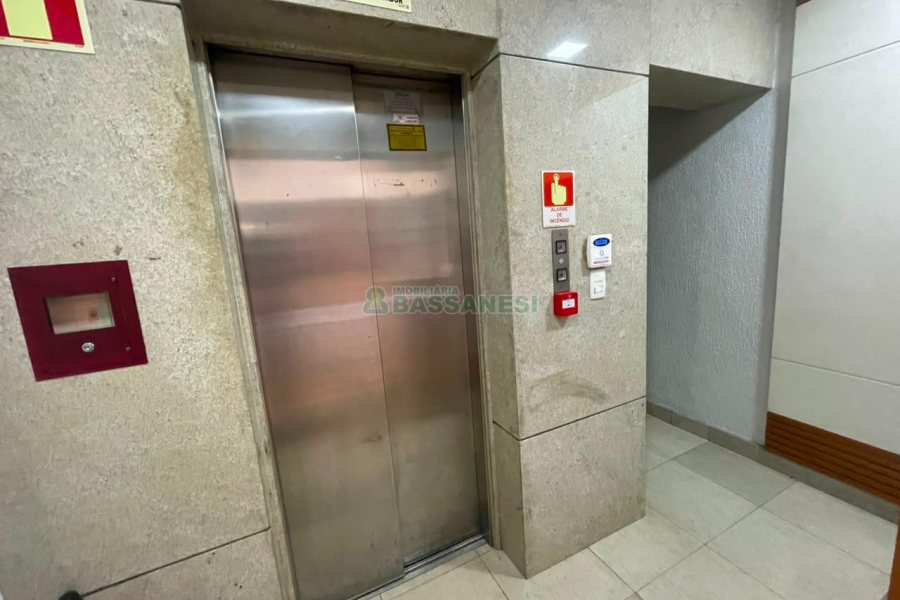 Sala com 47m², 1 vaga, no bairro Rio Branco em Caxias do Sul para Comprar